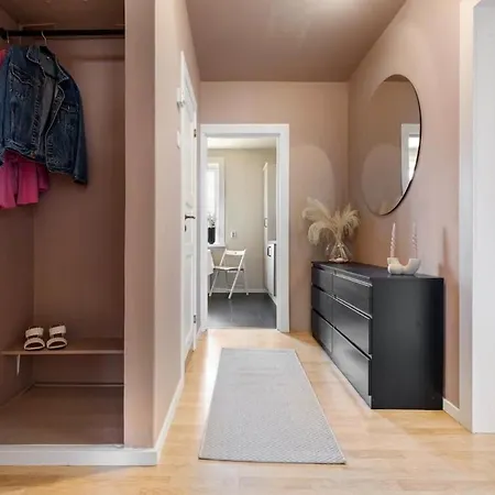 Cozy And Warm 2-room With A Sunny Balcony Διαμέρισμα